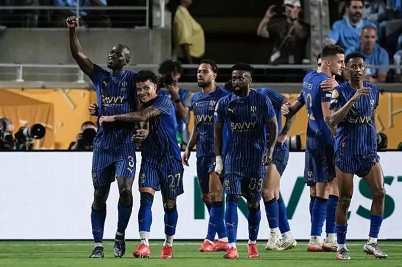 احتفال لاعبو الهلال أمام مانشستر سيتي